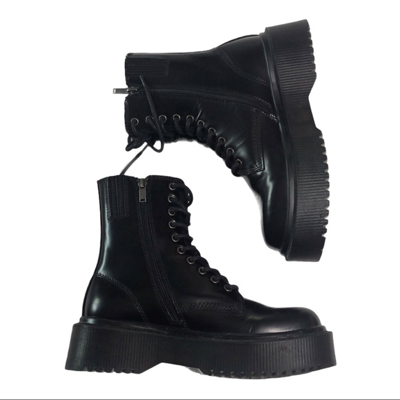 Jeffrey Campbell Shoes - NWOT Jeffrey Campbell Black Sopas Boots
